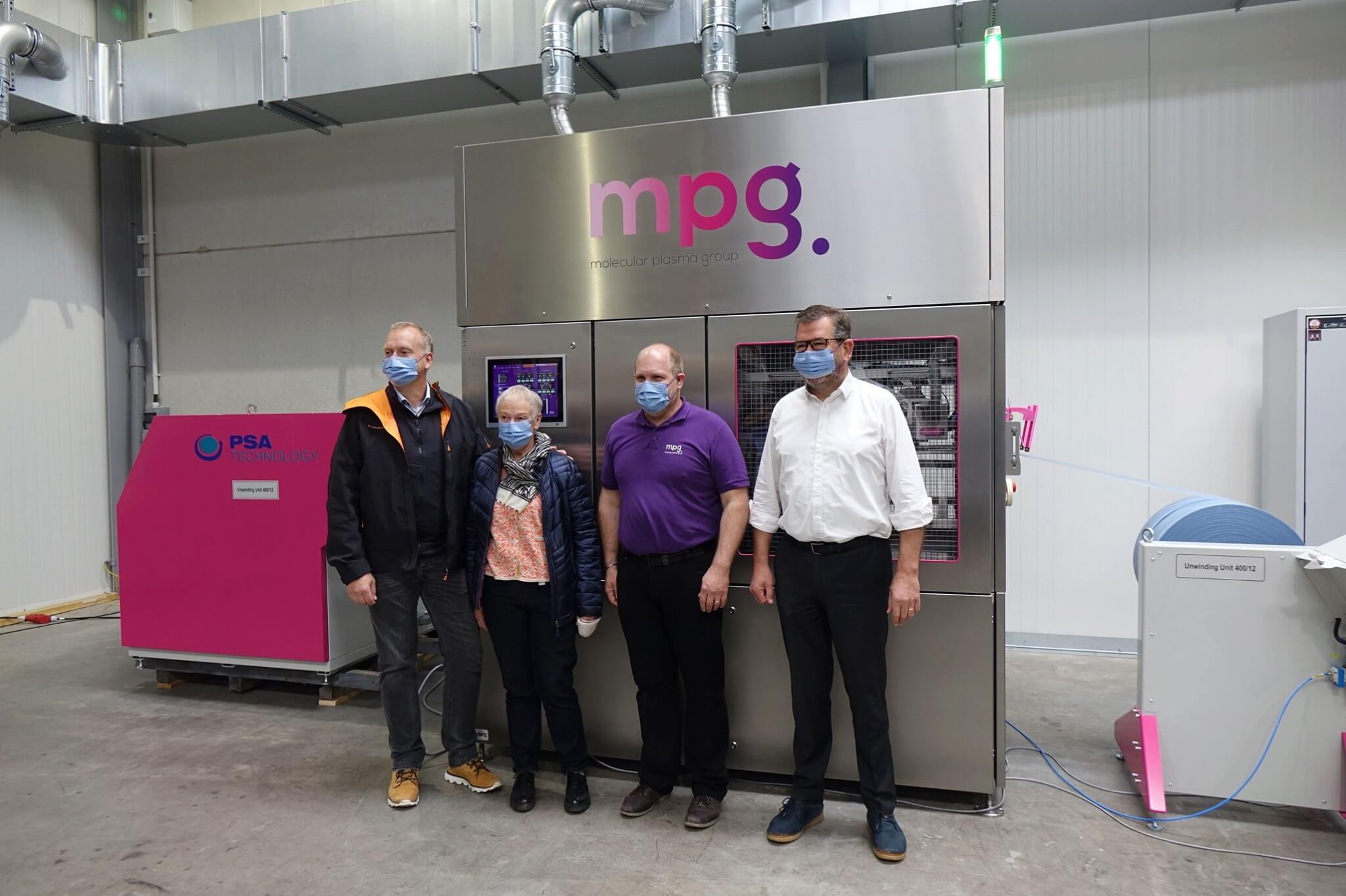 Inauguration de la machine pour le traitement virucide des masques Santé Services